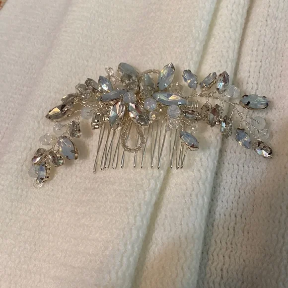 Accessories | Milky Glass And Crystal Hair Comb Nwot | Poshmark display picture 2